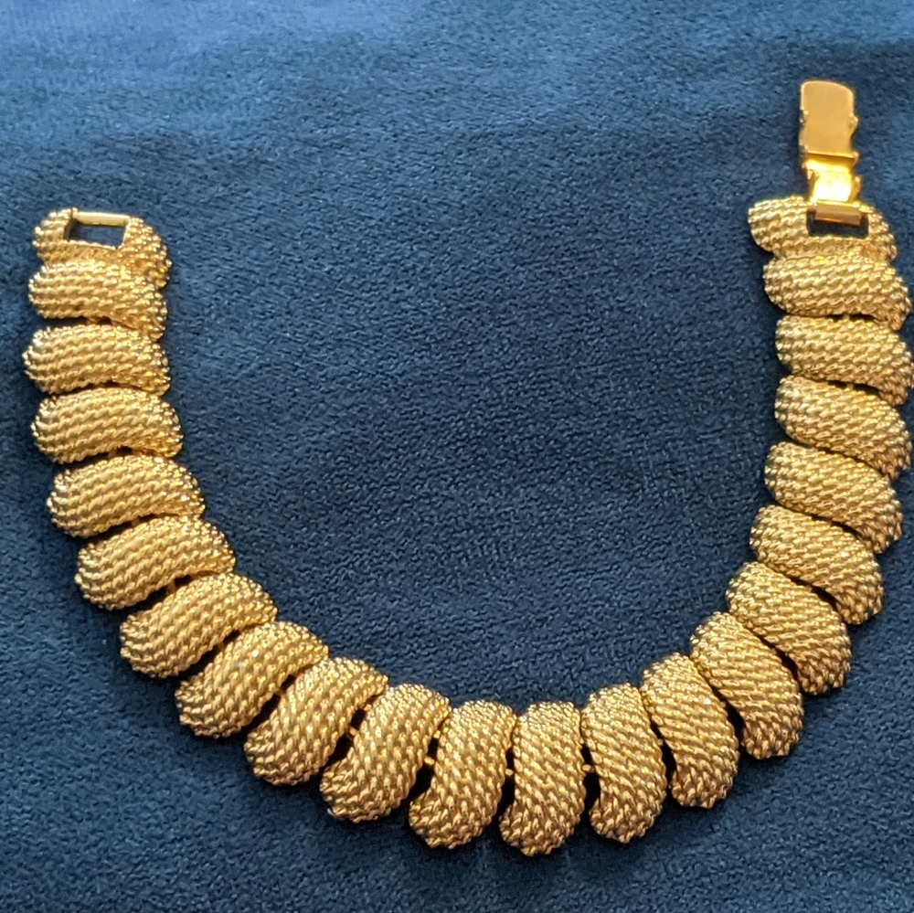 1960s Solid Textured Vintage Napier Bracelet!